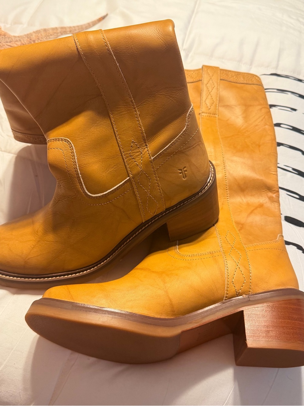 NWOT Frye Kate Pull On Leather Boots Banana Yellow Size 8.5 Boho Retro Vibe
